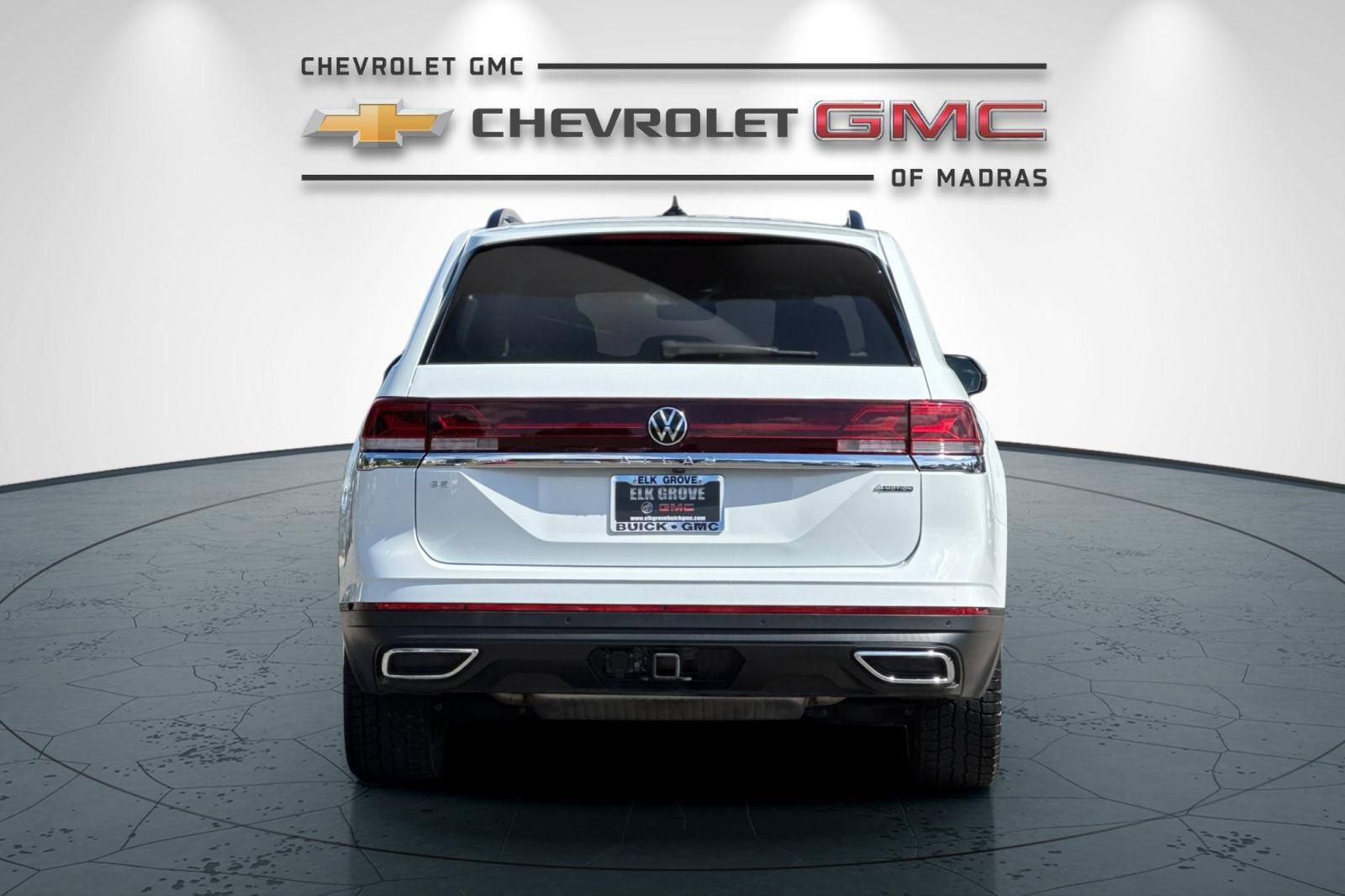 Used 2024 Volkswagen Atlas SE AWD/4WD image 4
