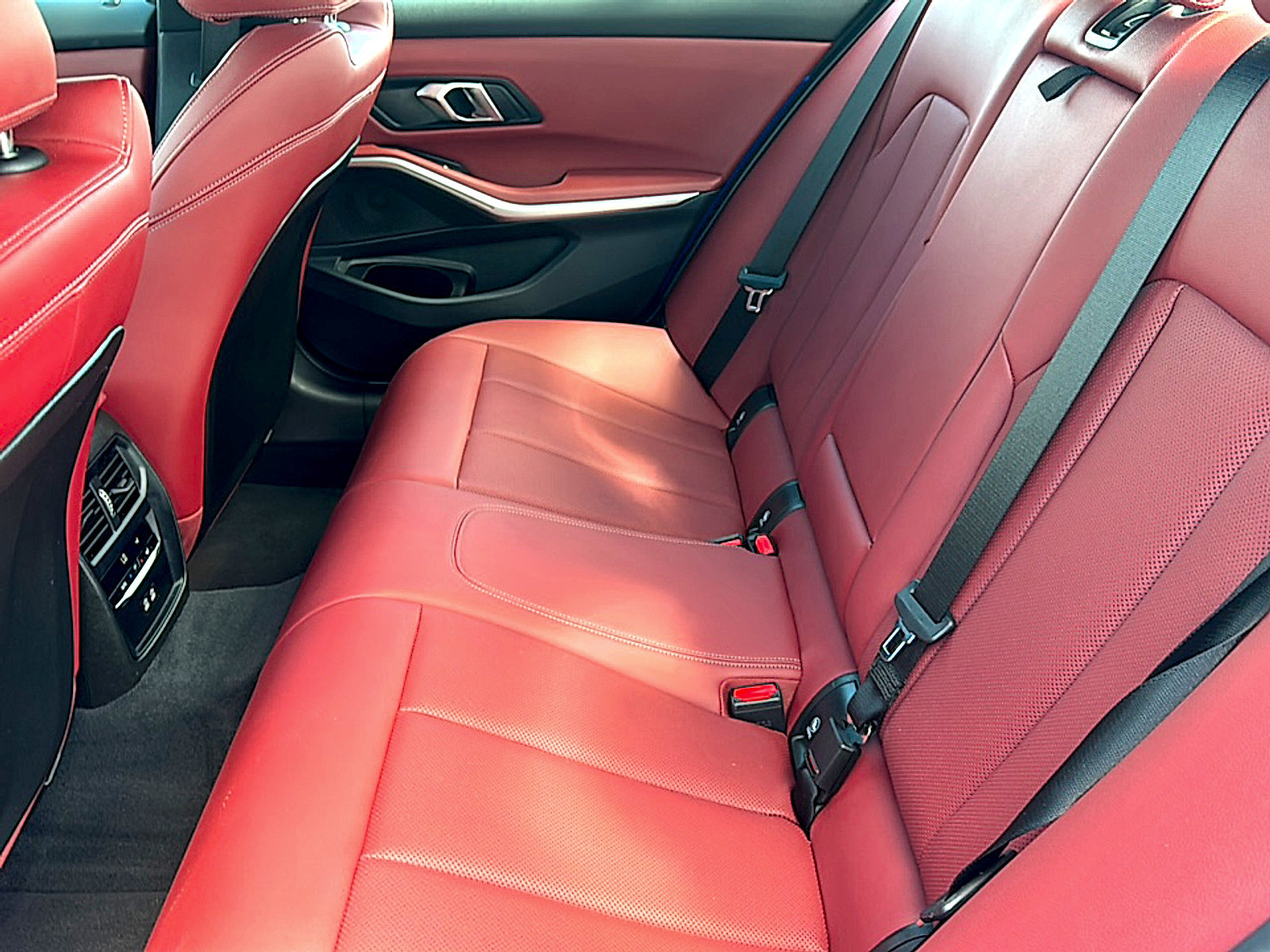 Used 2024 BMW 330i Sedan w/ M Sport Package RWD image 19
