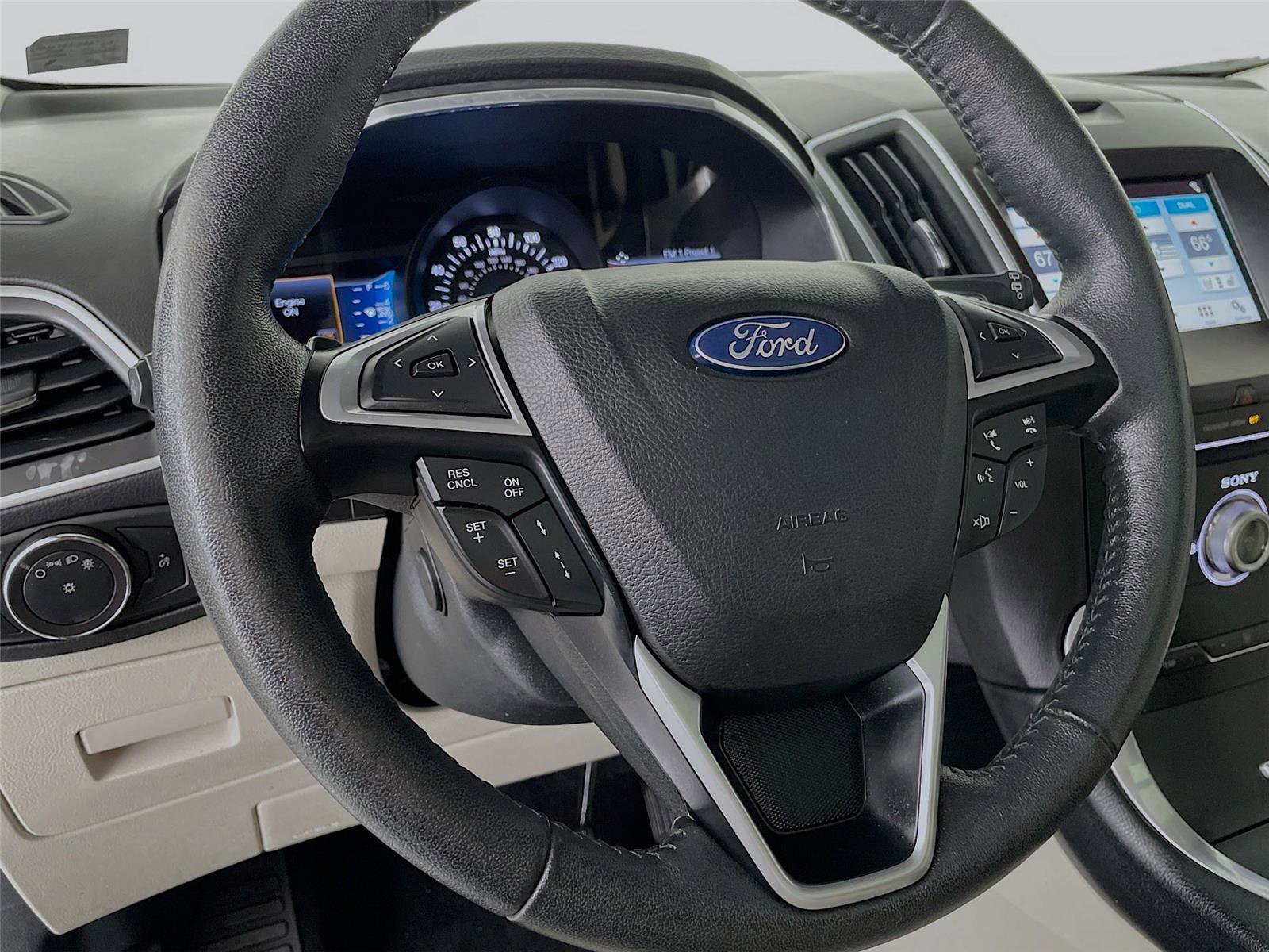Used 2017 Ford Edge Titanium w/ Equipment Group 302A AWD/4WD image 15