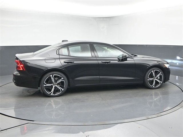Used 2024 Volvo S60 B5 Plus image 8