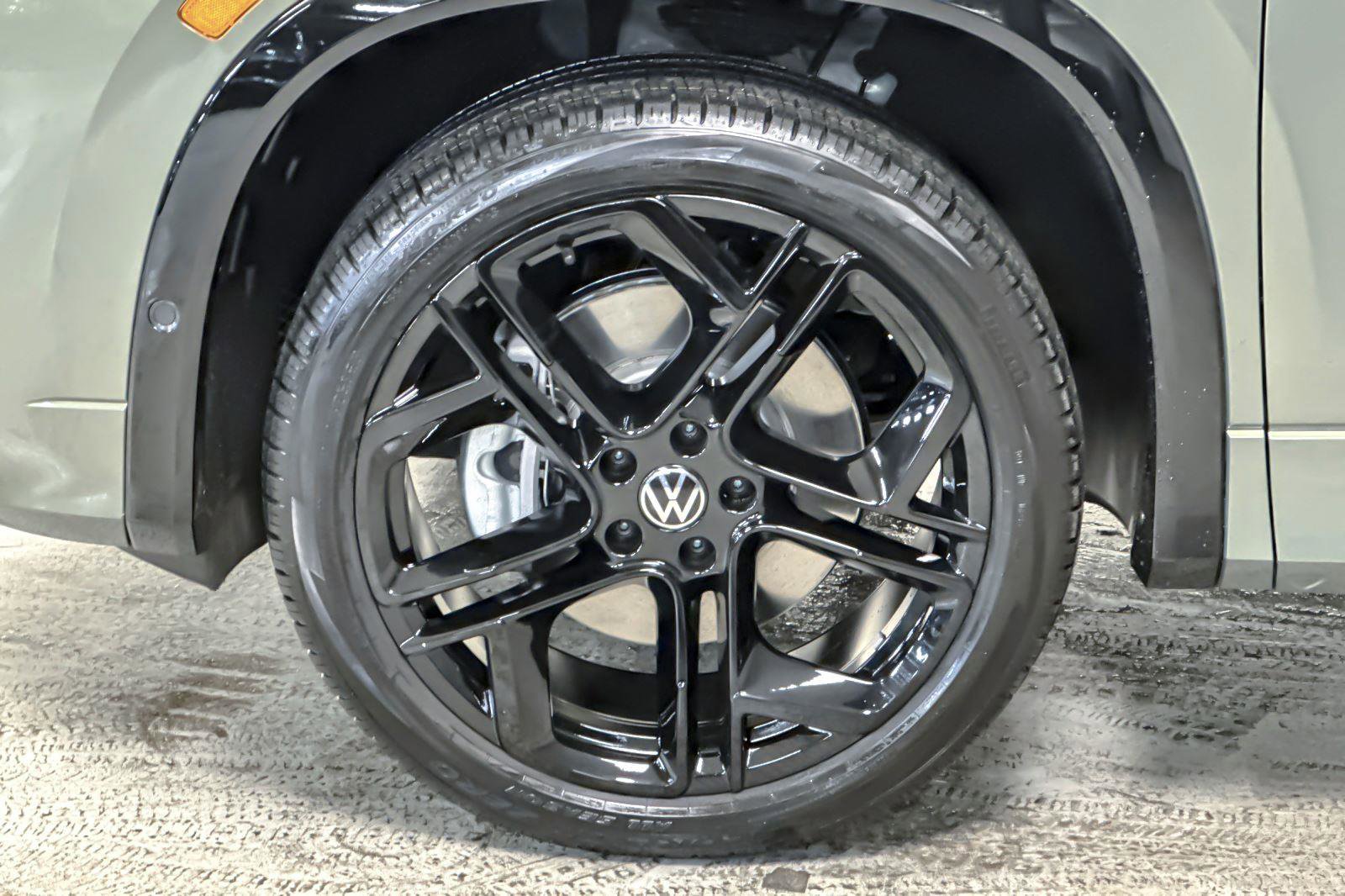 New 2026 Volkswagen Tiguan SE R-Line image 24