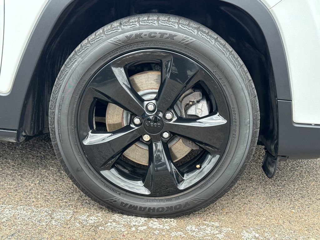 Used 2020 Jeep Cherokee Latitude Plus image 7