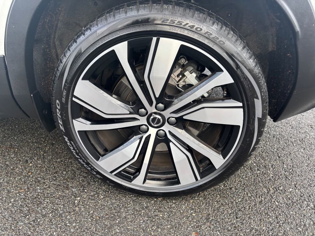 Used 2022 Volvo XC40 P8 Recharge Ultimate image 9