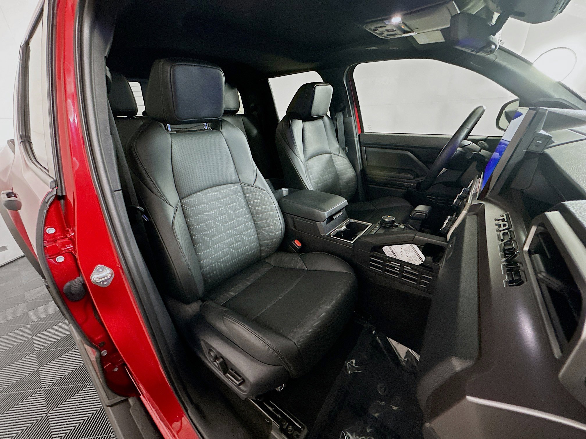 Used 2025 Toyota Tacoma TRD Off-Road w/ TRD Off Road Premium Package image 28