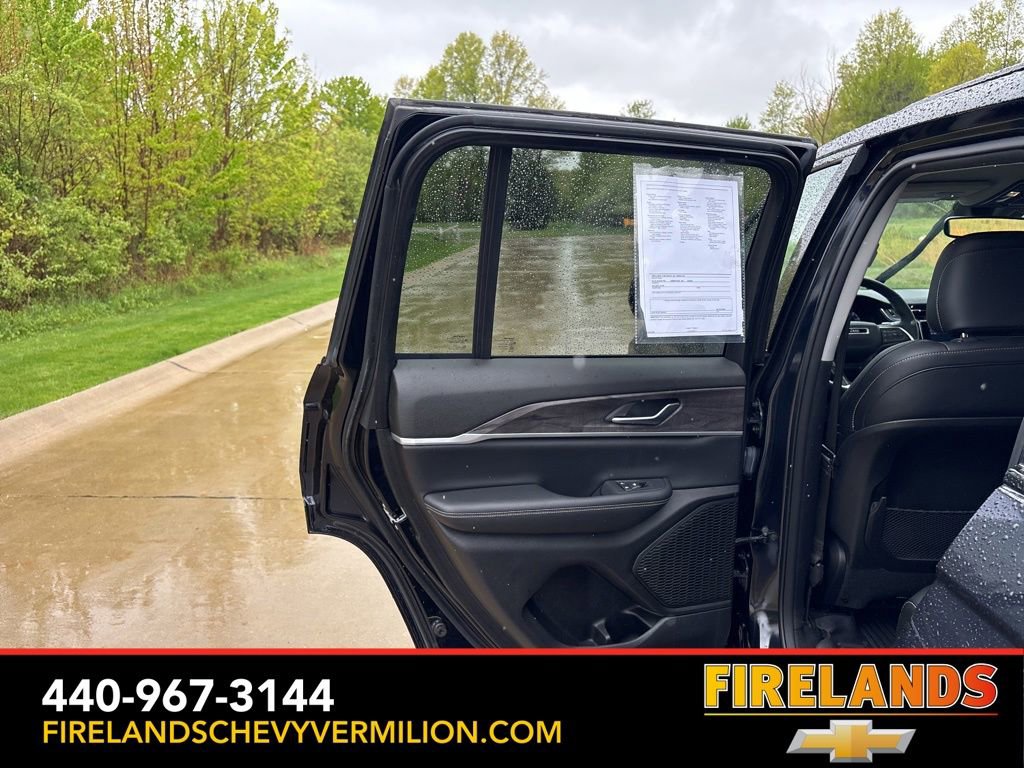 Used 2023 Jeep Grand Cherokee Limited w/ Black Appearance Package AWD/4WD image 41