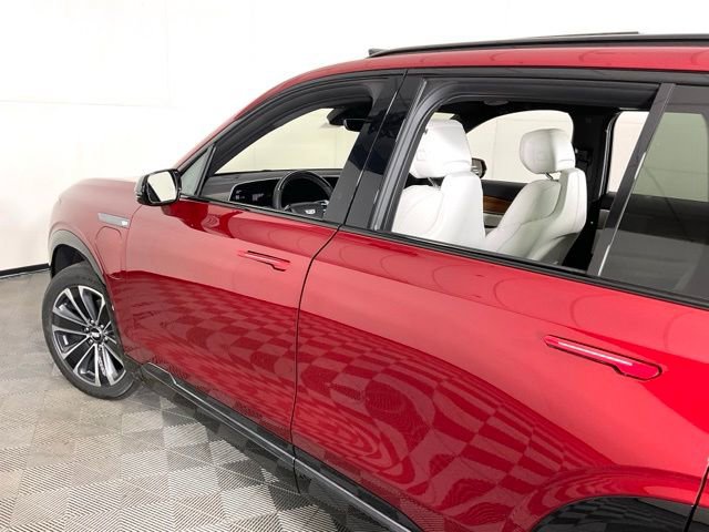 New 2026 Cadillac Vistiq Sport w/ LPO, Floor Liner Package image 35