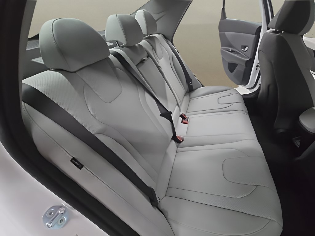 New 2026 Hyundai Elantra Limited FWD image 24