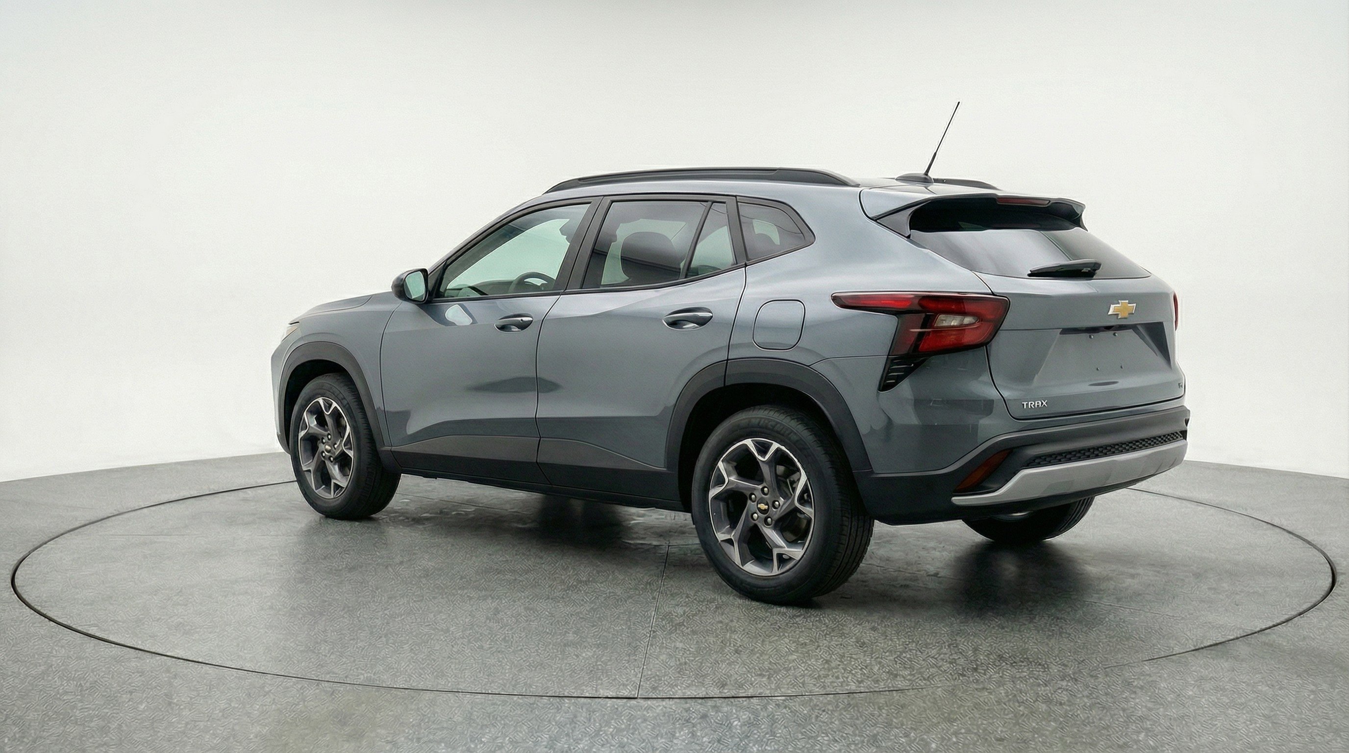 Used 2025 Chevrolet Trax LT w/ LT Convenience Package image 6