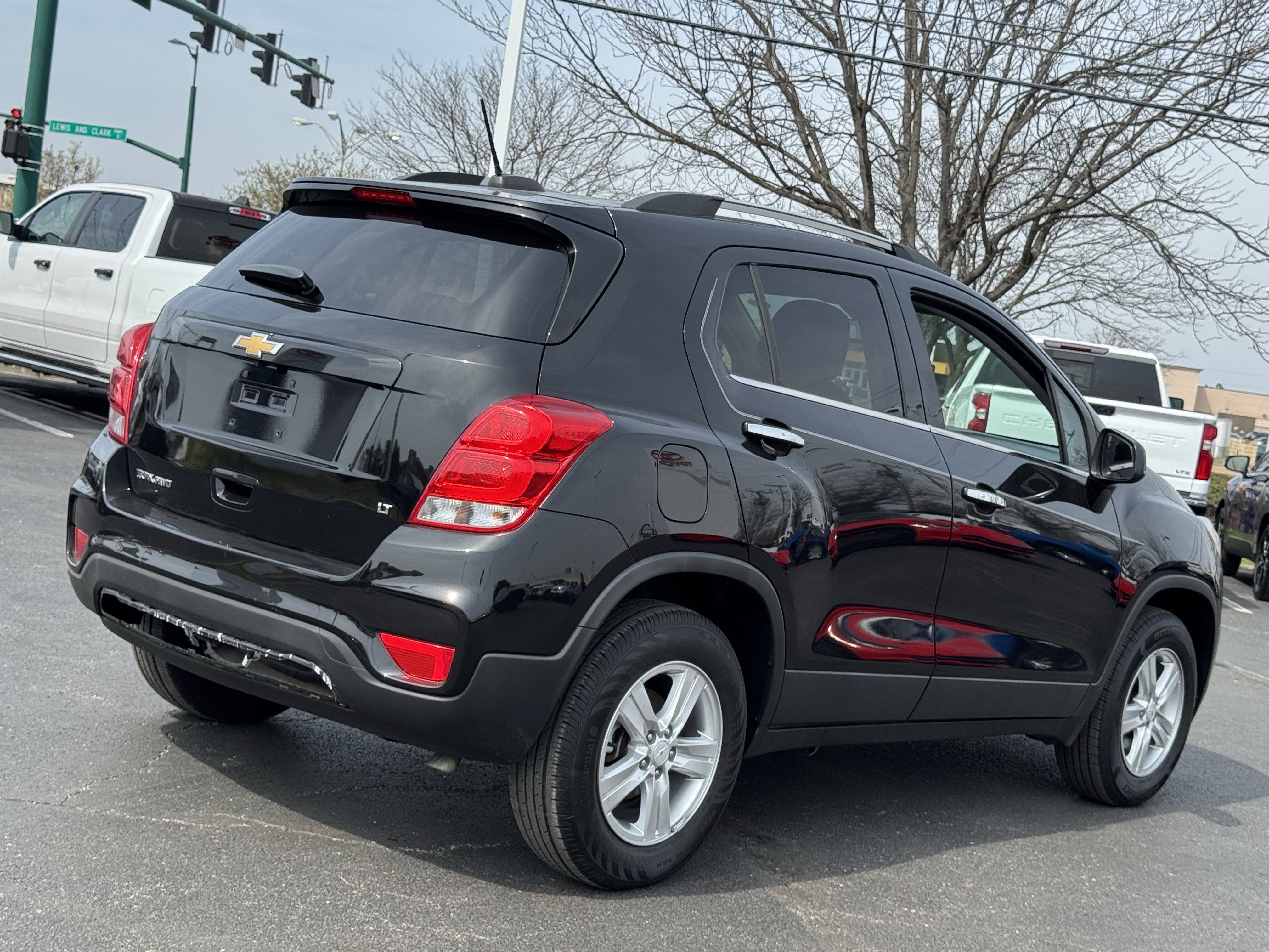Used 2019 Chevrolet Trax LT w/ LT Convenience Package image 3