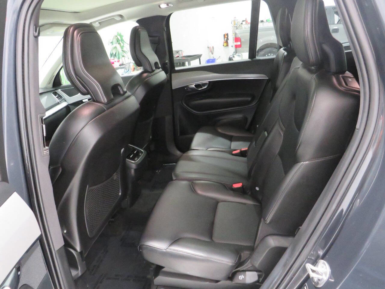 Used 2022 Volvo XC90 T5 Momentum image 14