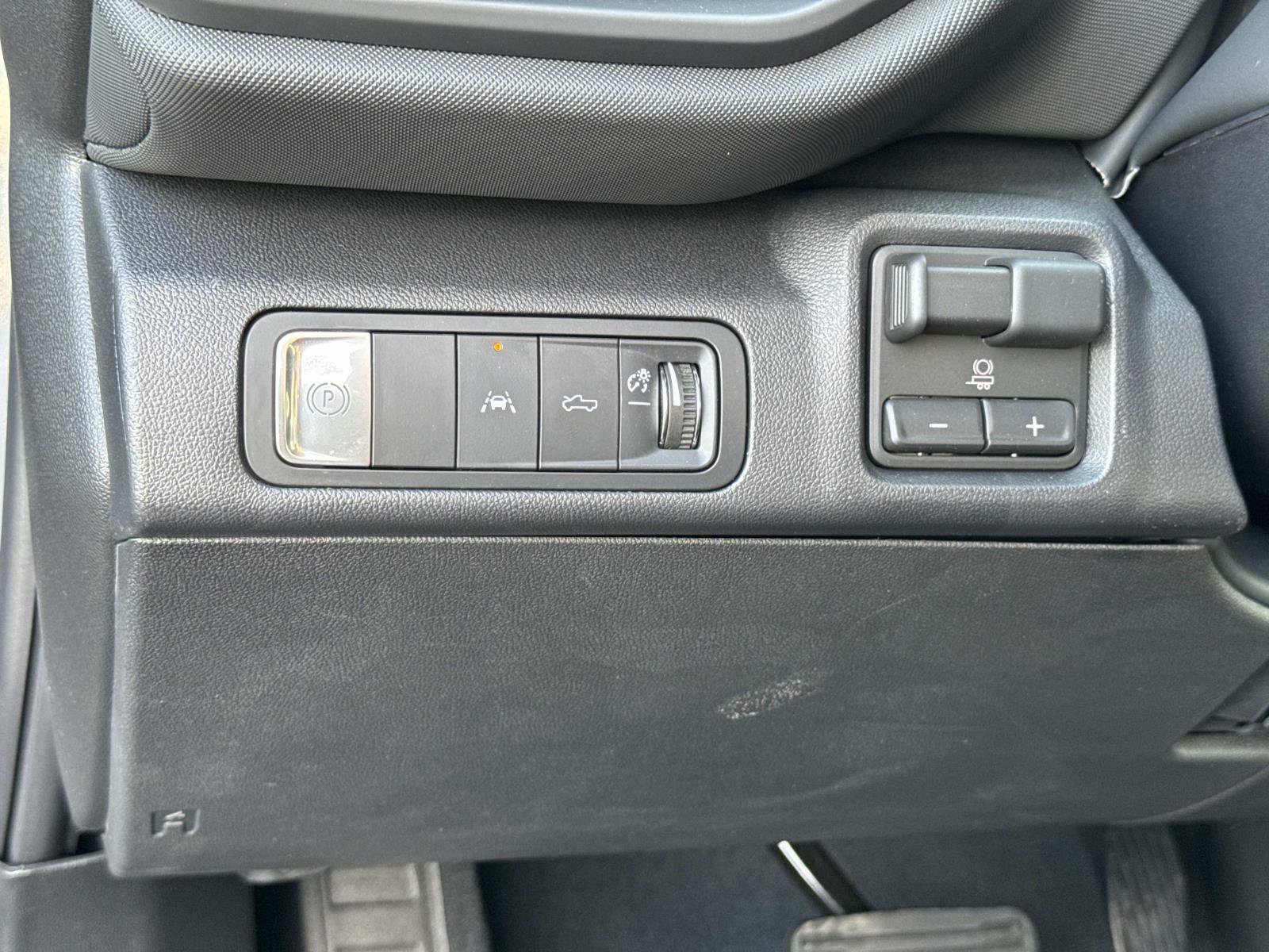 New 2026 Chevrolet Silverado EV LT image 10