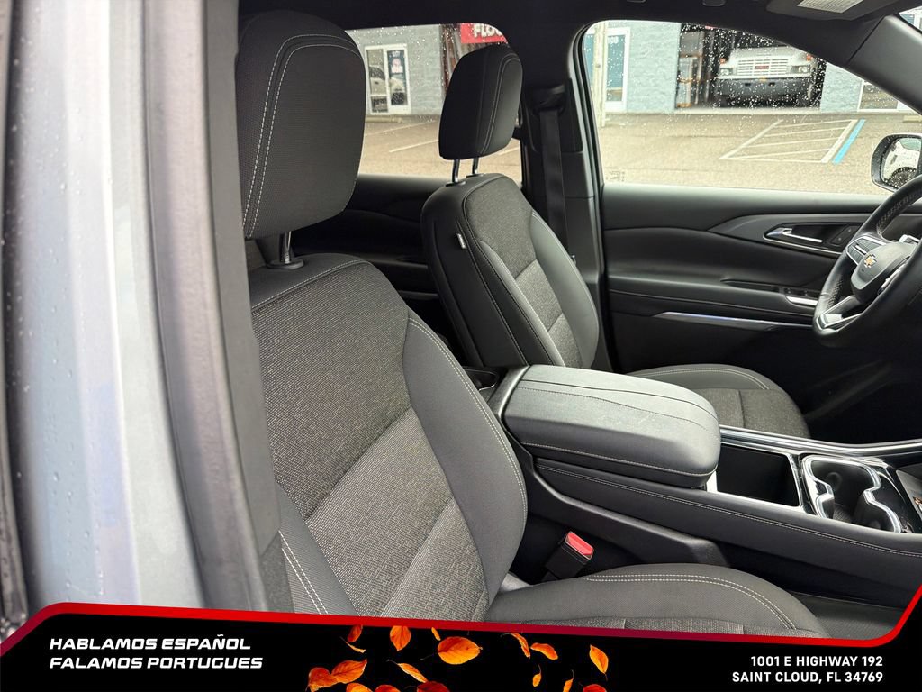 Used 2025 Chevrolet Traverse LT FWD image 36
