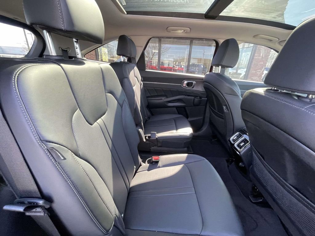 Certified 2025 Kia Sorento SX image 19