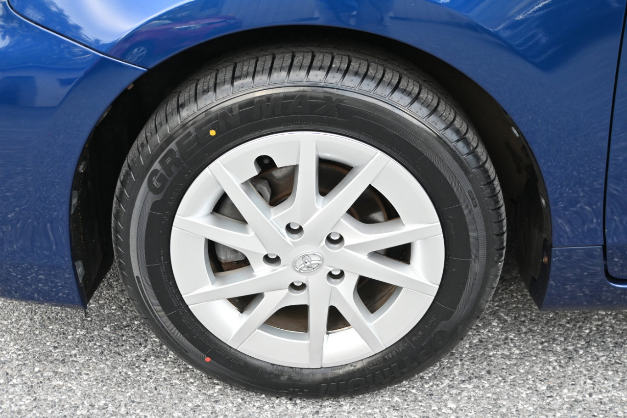 Used 2017 Toyota Prius V Three image 30