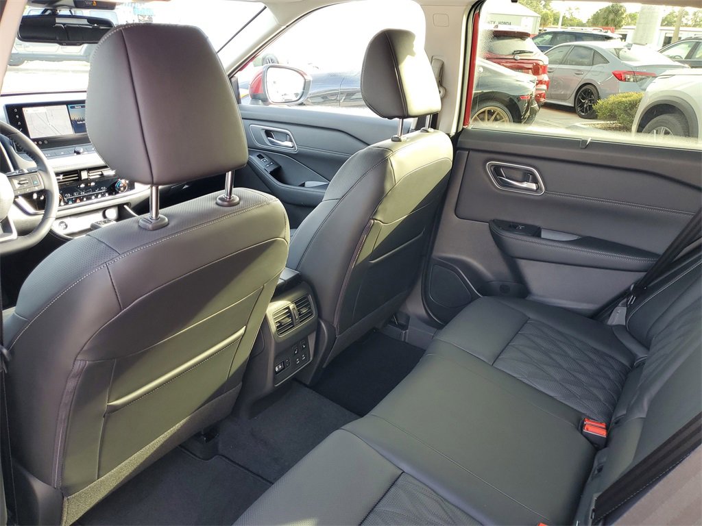New 2026 Nissan Rogue Platinum image 6