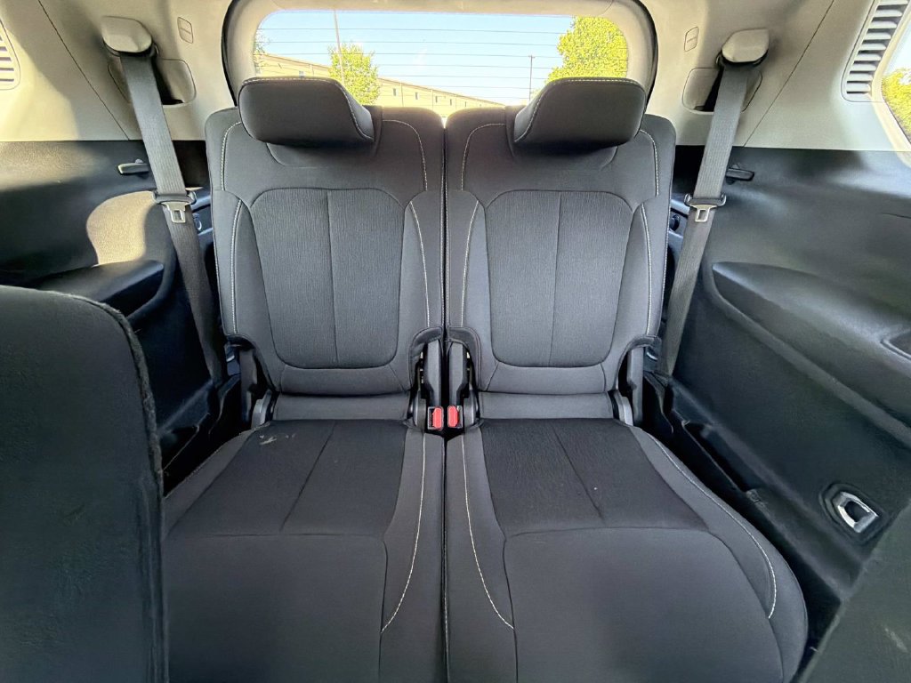 Used 2023 Jeep Grand Cherokee L Laredo RWD image 17