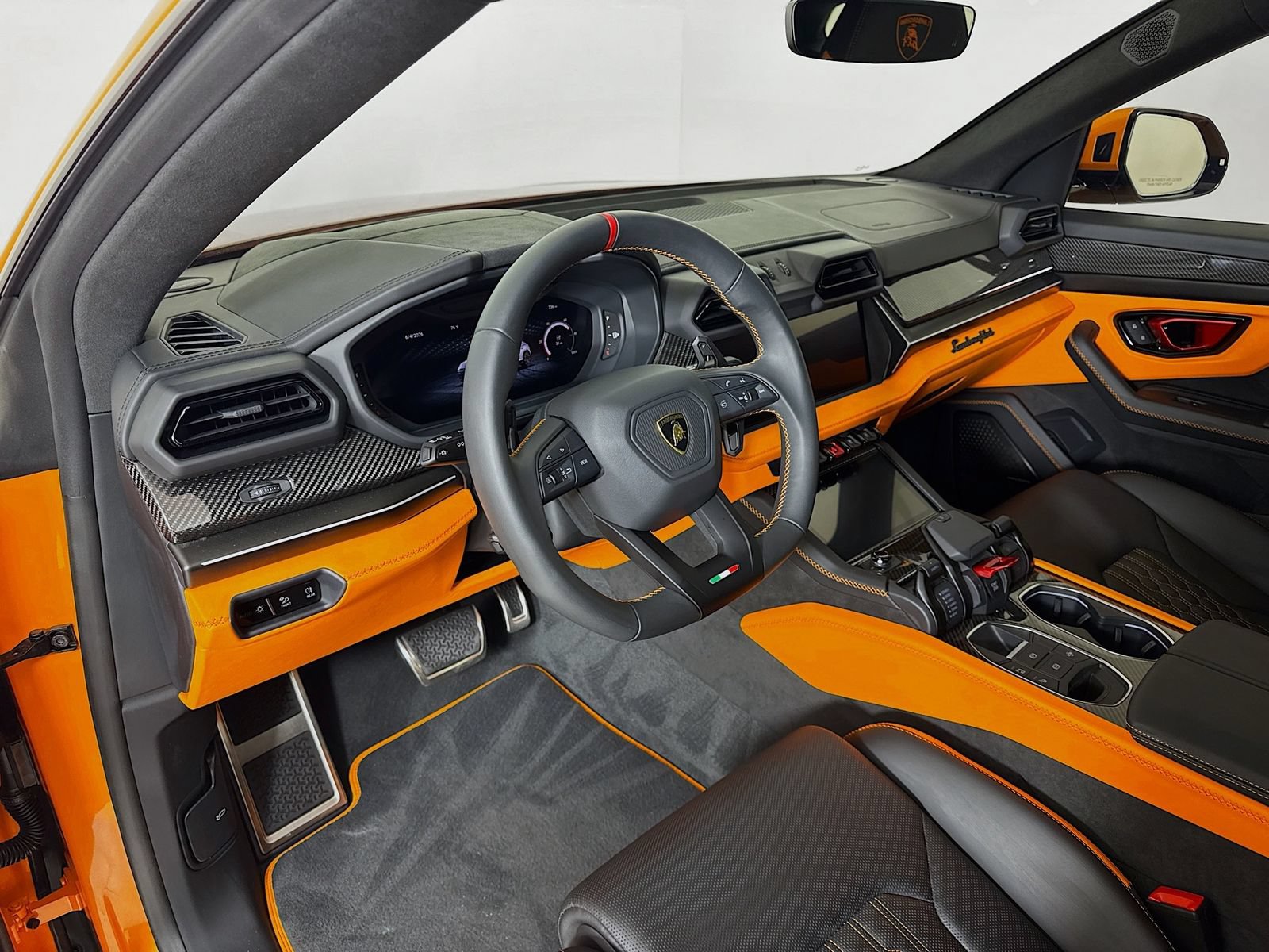 Used 2025 Lamborghini Urus SE AWD/4WD image 10
