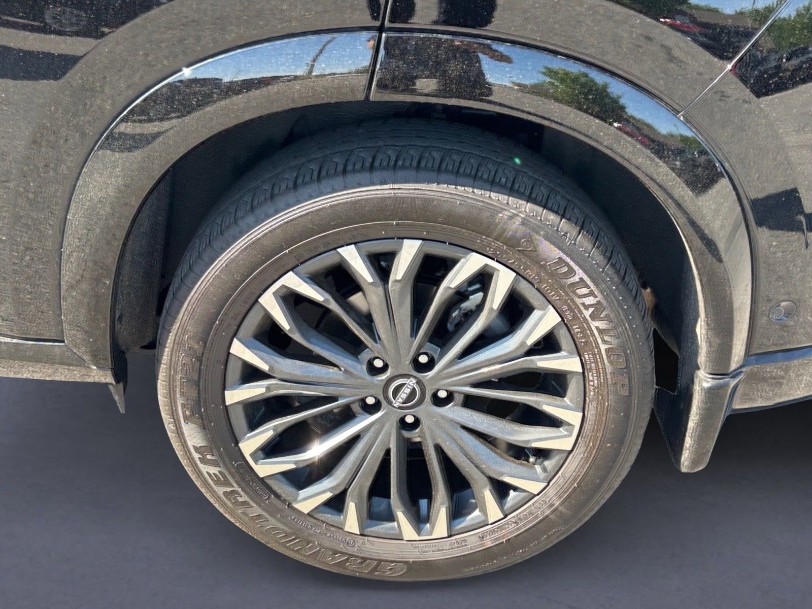 Used 2025 Nissan Rogue Platinum image 3