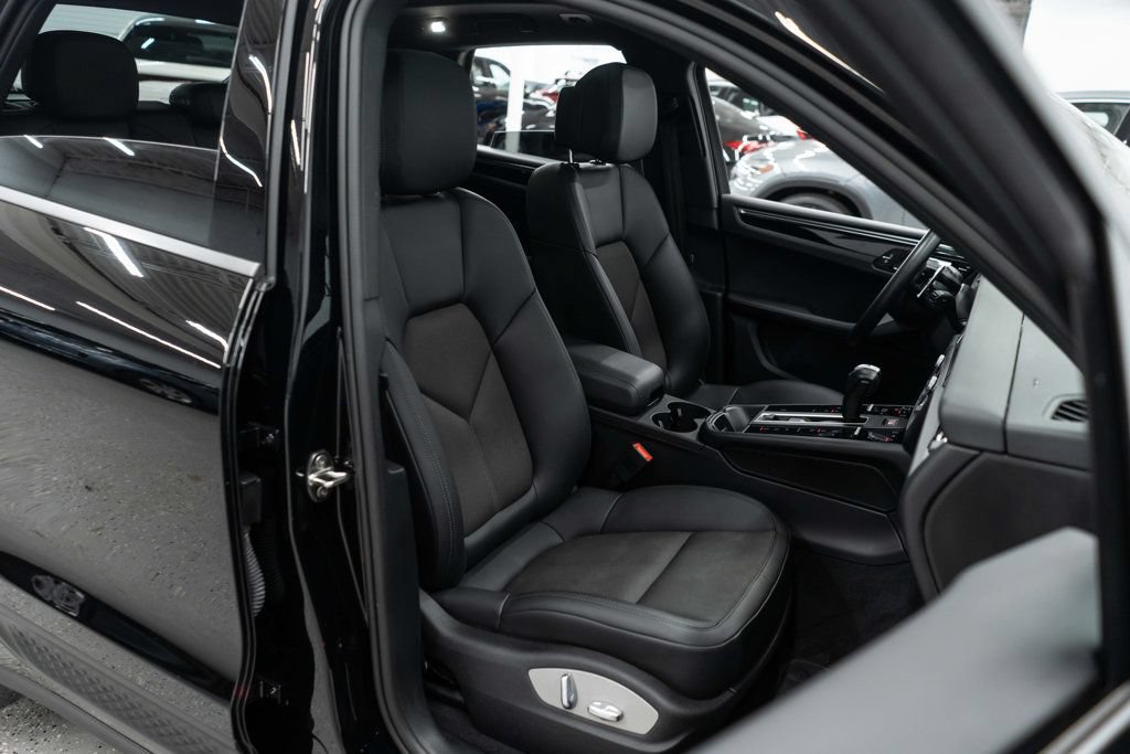 Used 2024 Porsche Macan AWD/4WD image 11