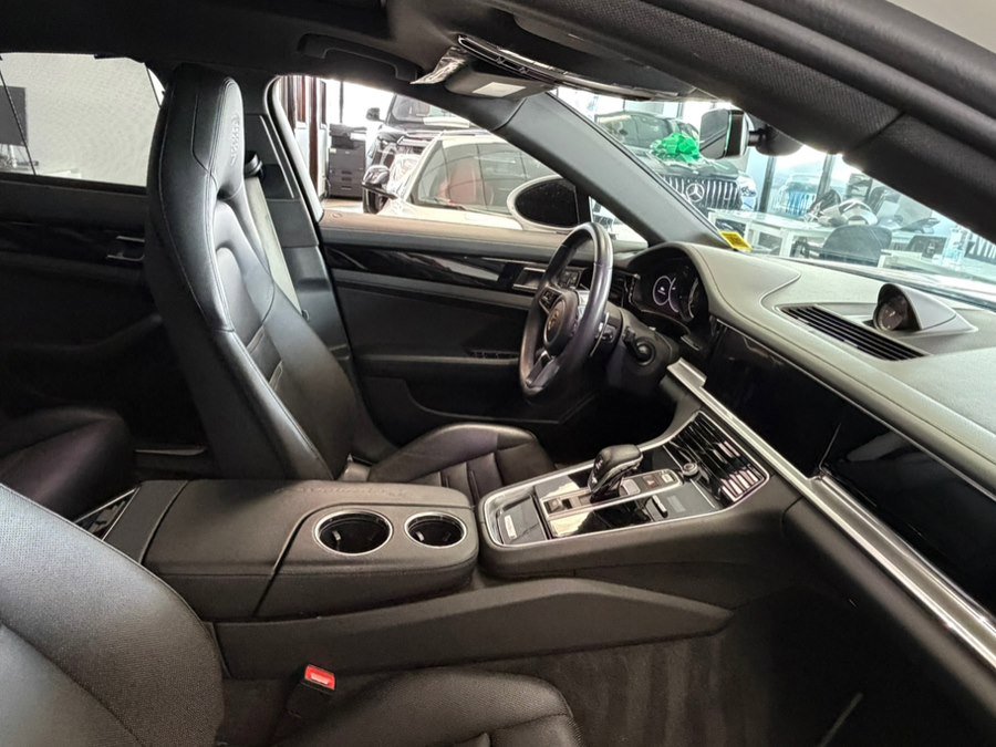 Used 2018 Porsche Panamera 4 AWD/4WD image 42