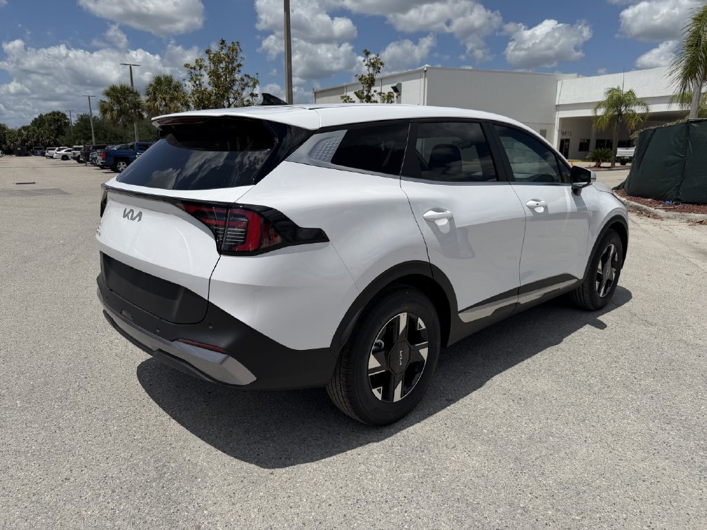 New 2027 Kia Sportage LX FWD image 4