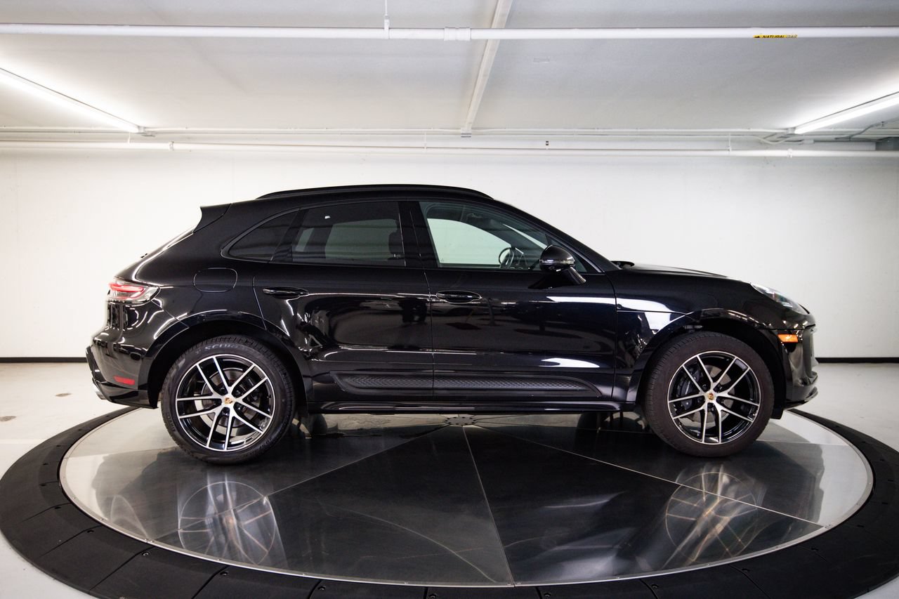 Certified 2024 Porsche Macan AWD/4WD image 8