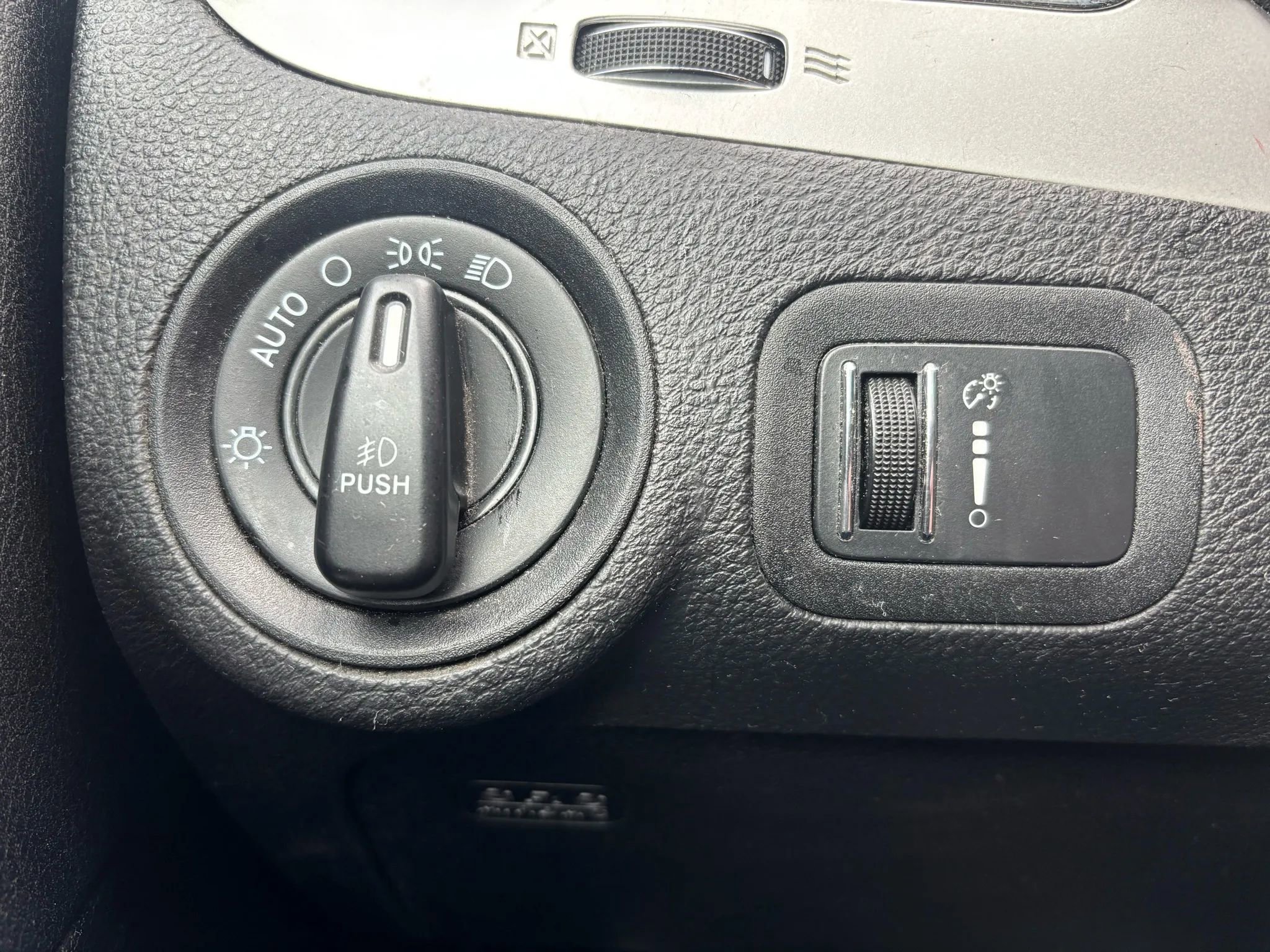 Used 2016 Dodge Journey SXT w/ Comfort/Convenience Group image 21