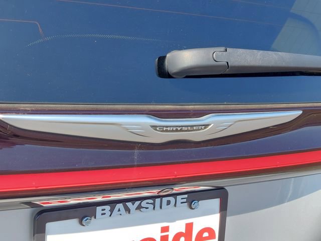 Used 2023 Chrysler Pacifica Touring-L image 39