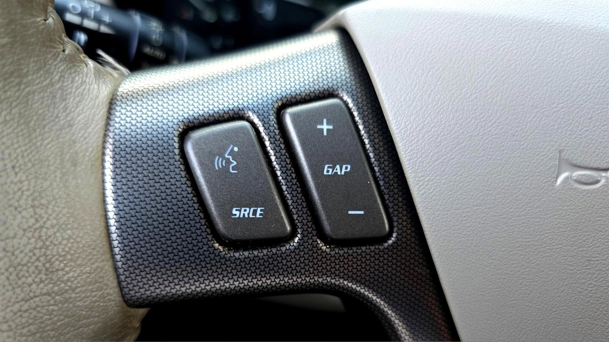 Used 2004 Cadillac XLR image 33