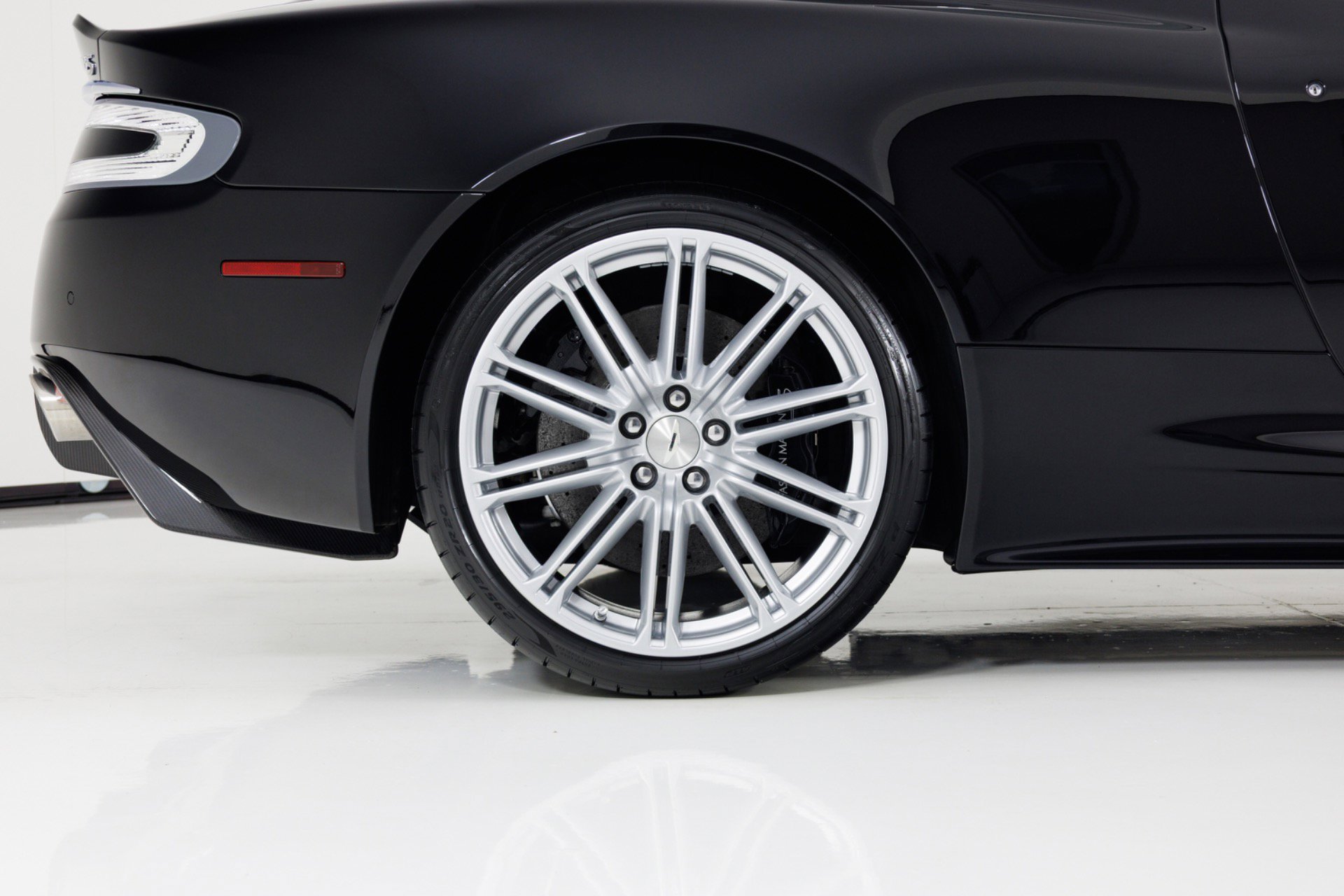 Used 2009 Aston Martin DBS Coupe RWD image 11