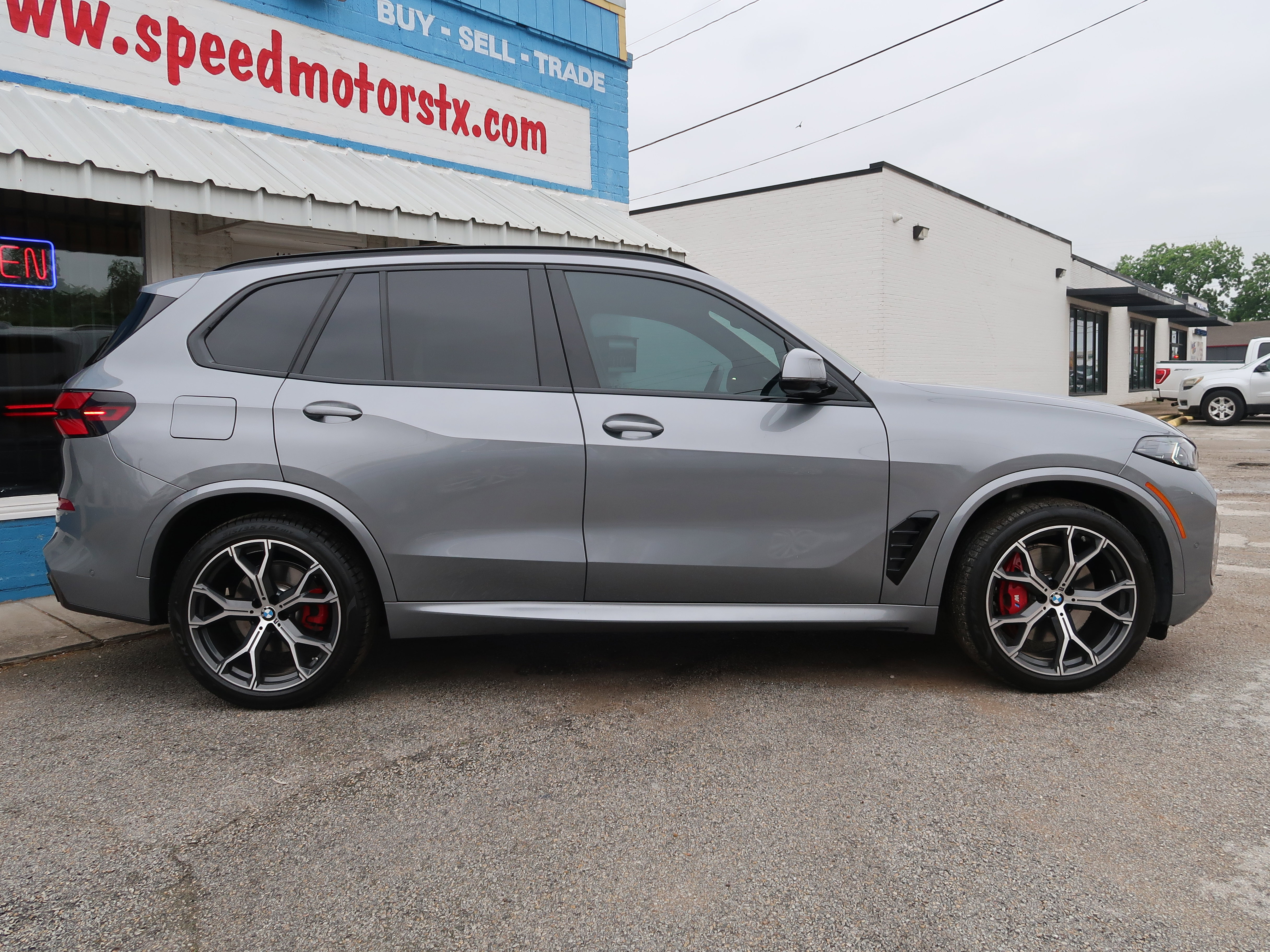 Used 2025 BMW X5 xDrive40i w/ Executive Package AWD/4WD image 4