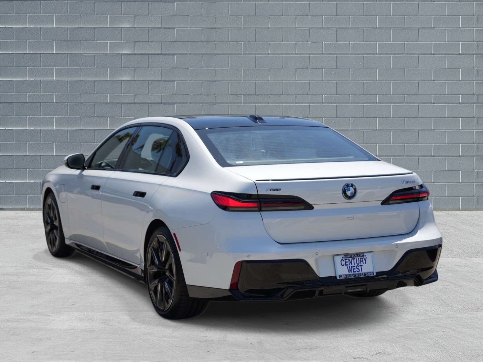 Used 2026 BMW 750e xDrive w/ Executive Package AWD/4WD image 3