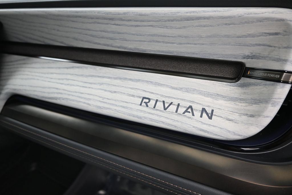 Used 2025 Rivian R1S Premium Dual AWD/4WD image 35