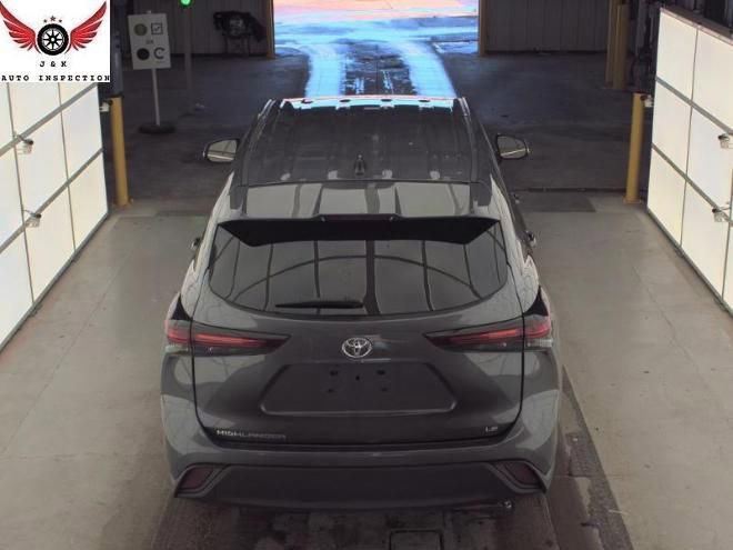 Used 2024 Toyota Highlander LE FWD image 6