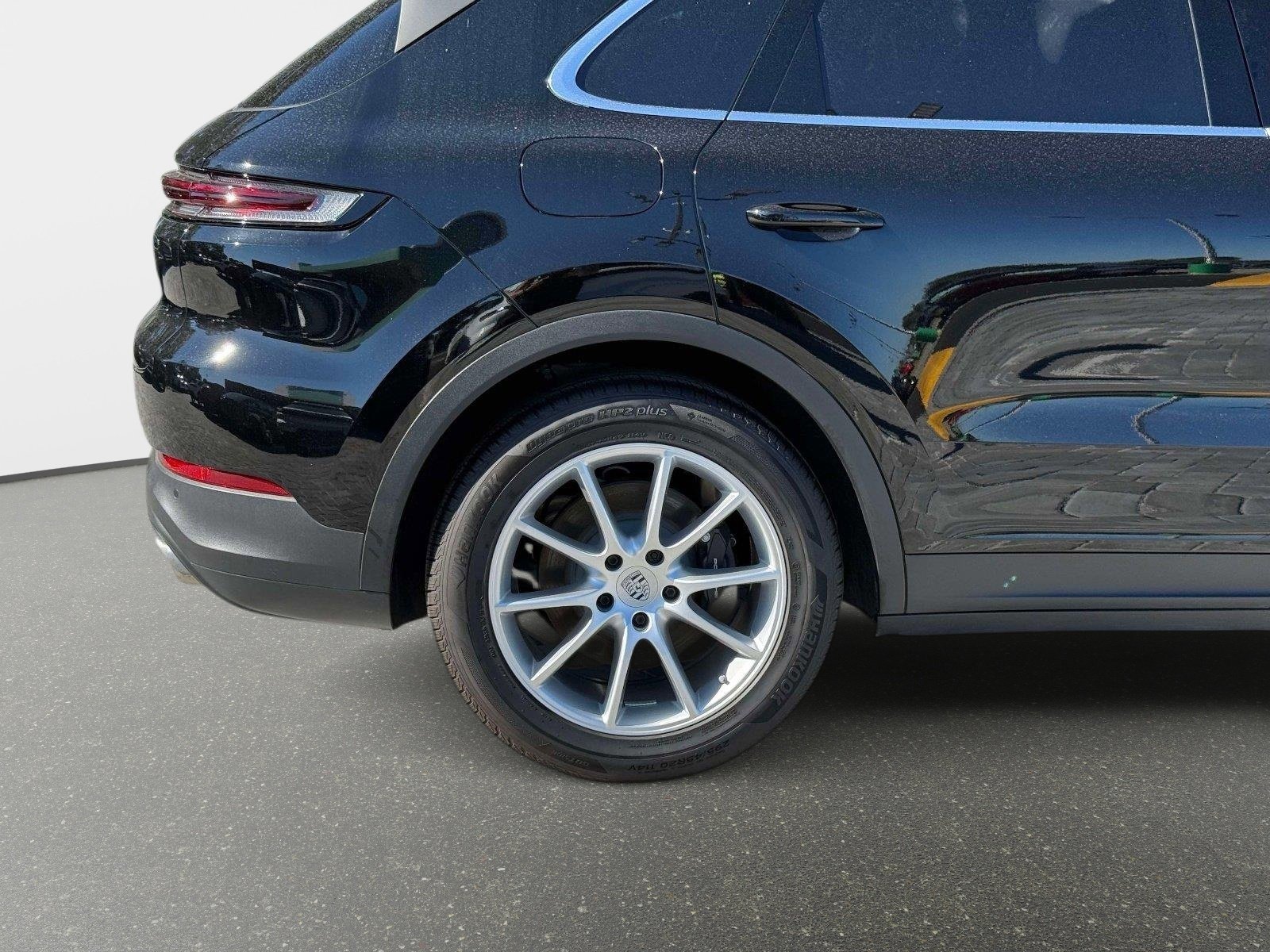 Used 2024 Porsche Cayenne image 18