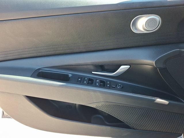 Certified 2026 Hyundai Elantra SE FWD image 12