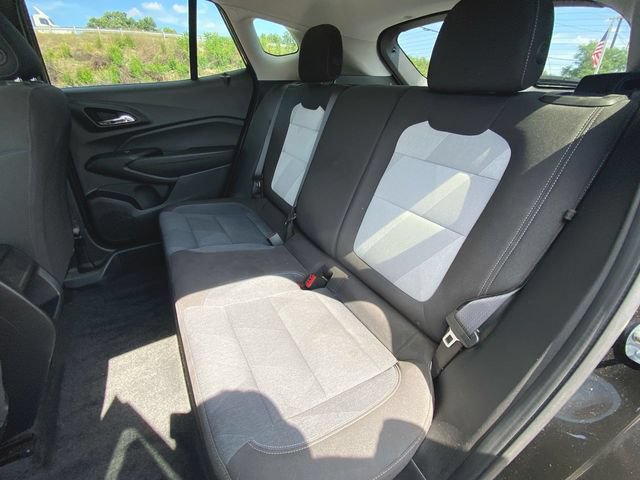 Used 2024 Chevrolet Trax LS w/ LS Convenience Package FWD image 21