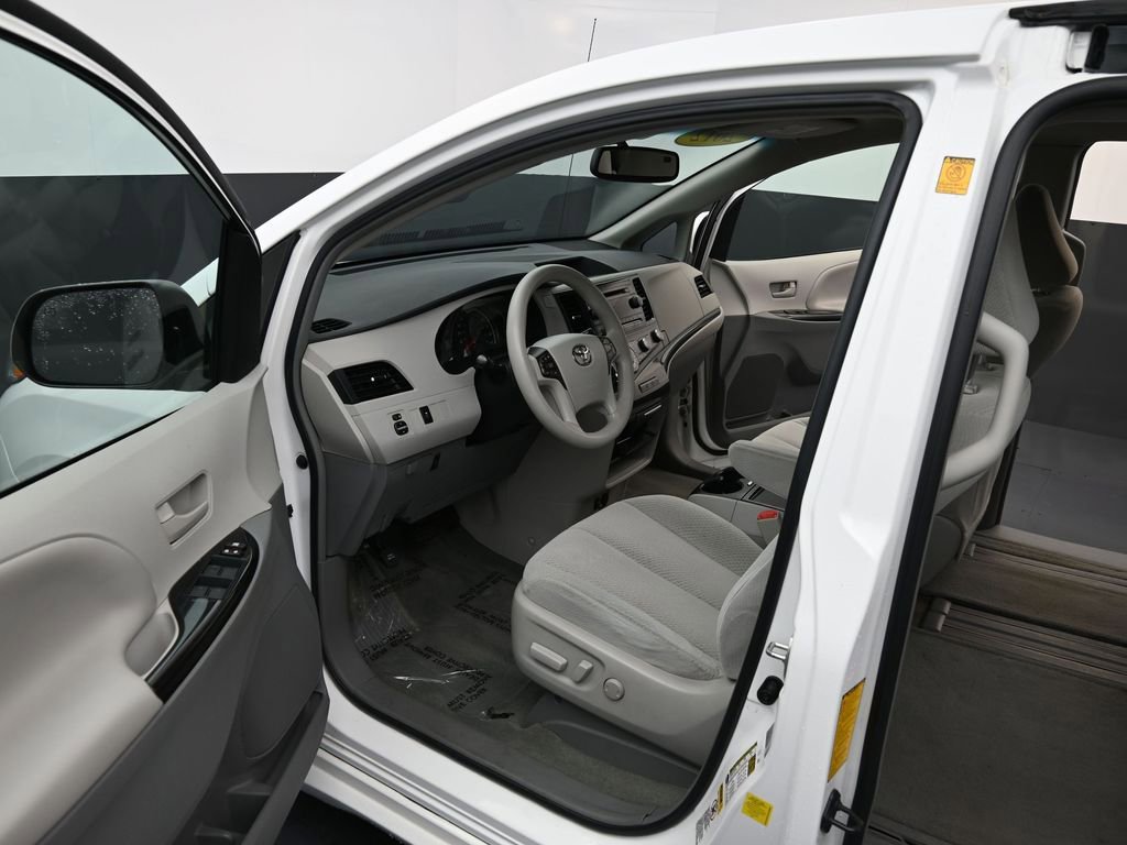 Used 2012 Toyota Sienna LE image 14