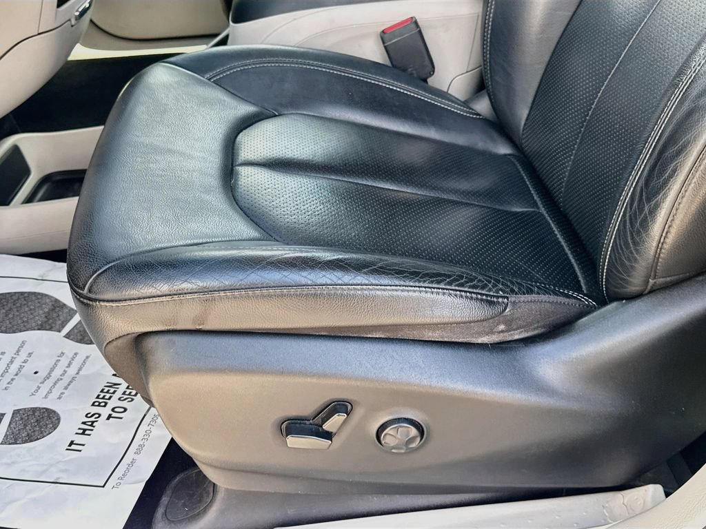 Used 2022 Chrysler Pacifica Touring-L FWD image 22