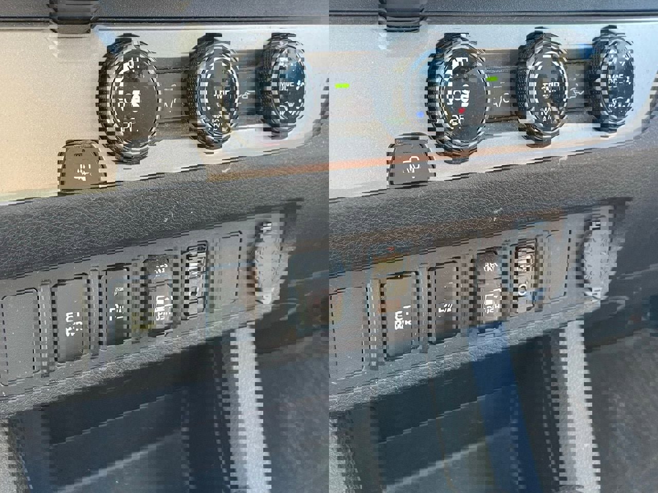 Used 2018 Toyota Tacoma SR5 image 7