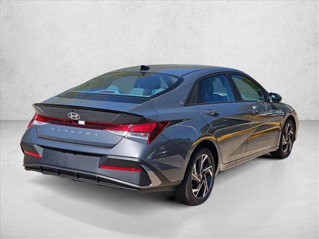 Used 2025 Hyundai Elantra Sport image 5