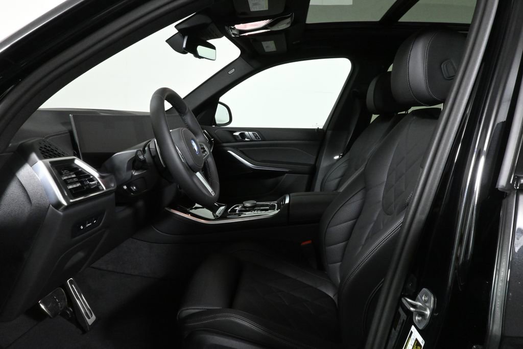Used 2025 BMW X5 xDrive50e w/ M Sport Package image 3