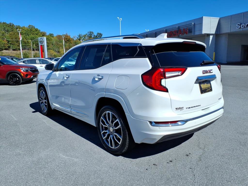 Used 2022 GMC Terrain Denali w/ Denali Premium Package image 3