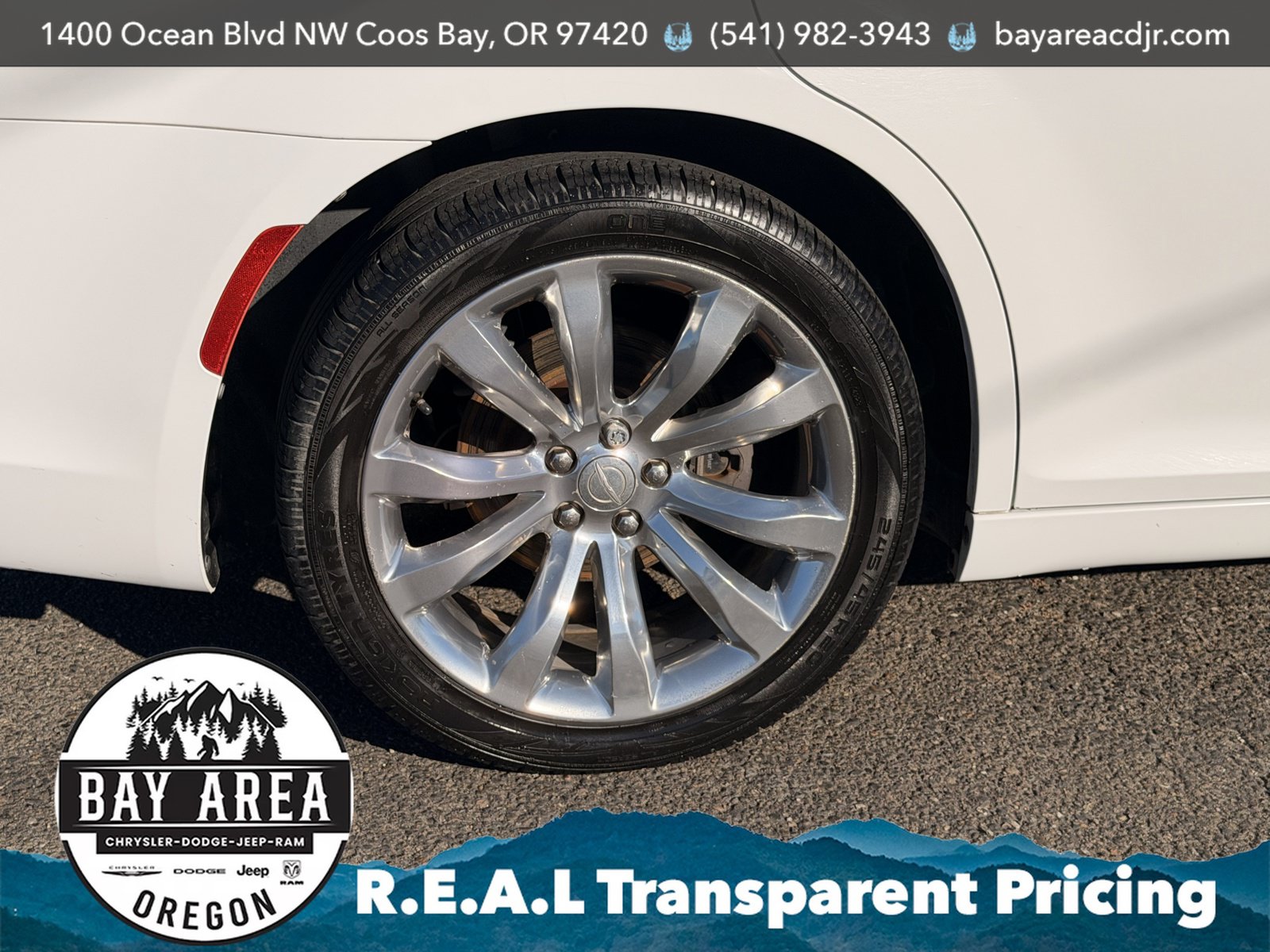 Used 2019 Chrysler 300 Limited w/ Light Group RWD image 29