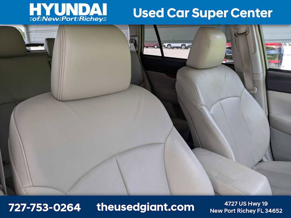 Used 2013 Subaru Outback 2.5i Limited w/ Moonroof Pkg AWD/4WD image 6