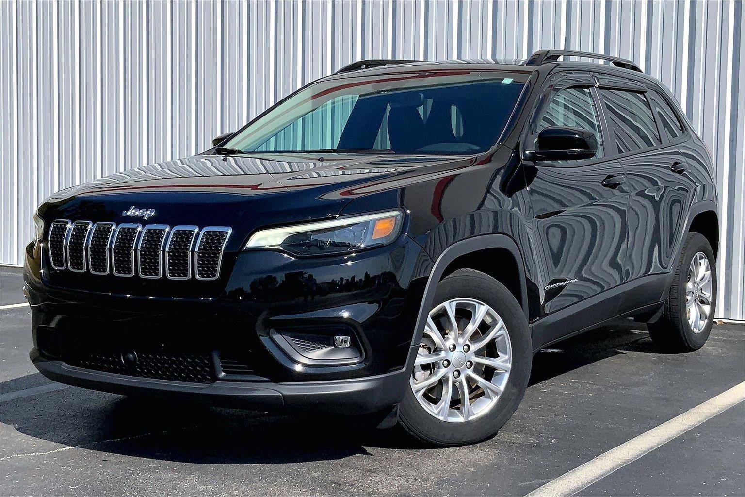 Used 2022 Jeep Cherokee Latitude Lux w/ Sun & Sound Group FWD image 1