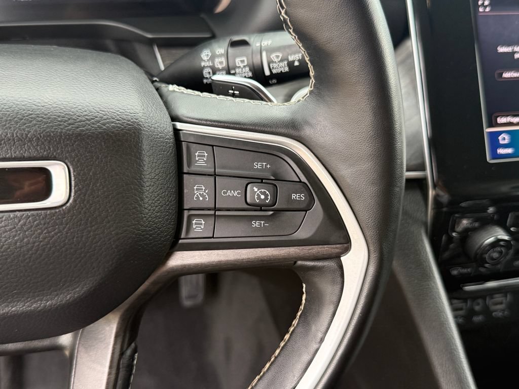 Used 2022 Jeep Grand Cherokee L Limited AWD/4WD image 13
