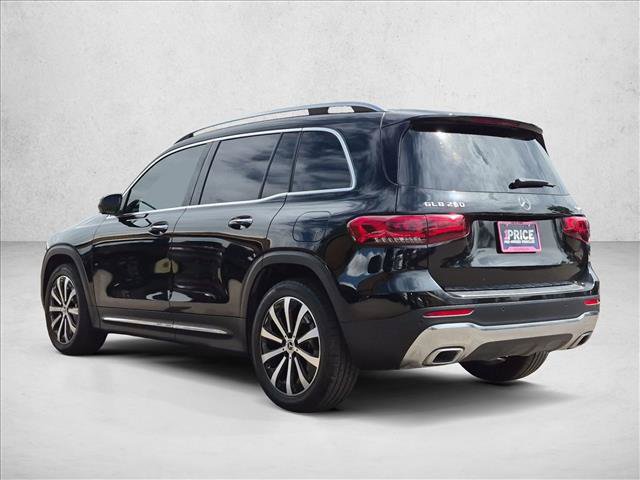 Used 2023 Mercedes-Benz GLB 250 4MATIC w/ Premium Package image 8