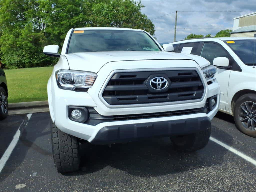 Used 2017 Toyota Tacoma SR5 w/ Tow Package AWD/4WD image 8