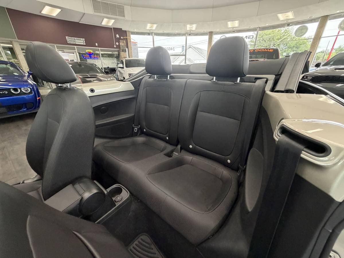 Used 2013 Volkswagen Beetle 2.5 FWD image 31